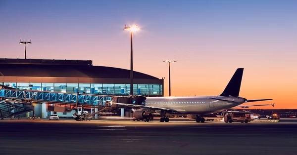 Aeropuerto al atardecer